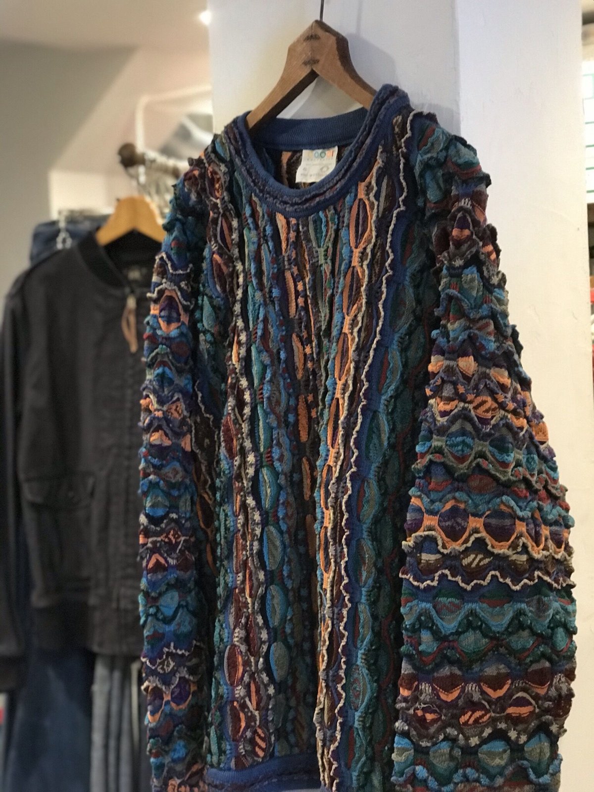 COOGI 3Dニット クルーネックセーター マルチカラー クージー | DUFF