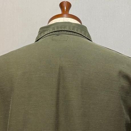 70s　US MILITARY　ユーティリティシャツ　シャツ袖　15½　シャツ袖　OG 107 COTTON SATEEN　ミリタリーシャツ　ペンキ飛び　1974年　(S5137)