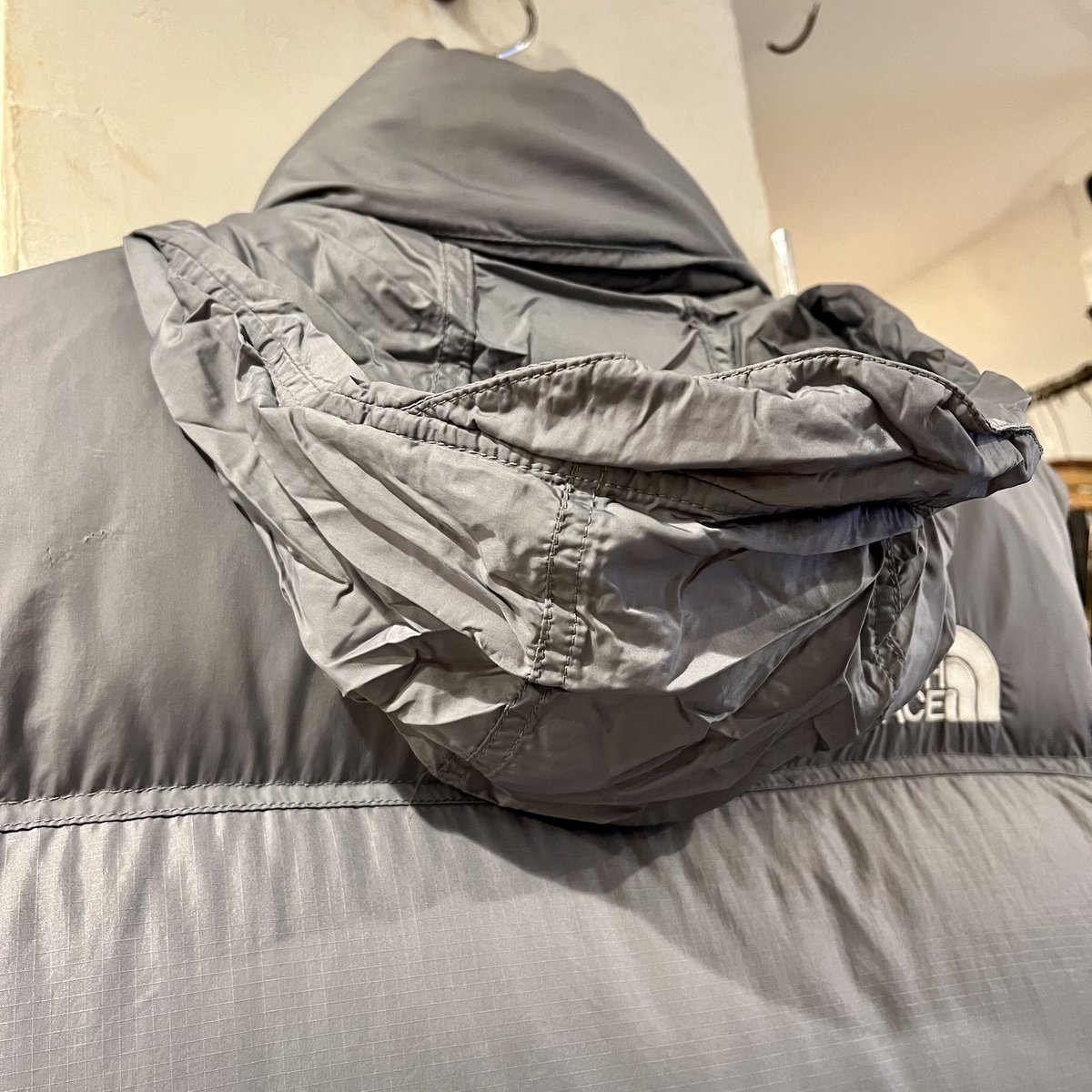THE NORTH FACE ヌプシダウンベスト ノースフェイス グレー フード付き