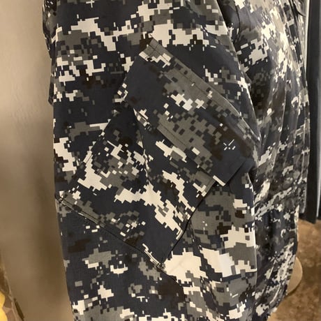 US NAVY　GORE-TEX PARKA　ゴアテックス パーカー　デジカモ　ミリタリージャケット　2013年　(S2162)