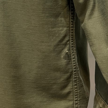70s　US MILITARY　ユーティリティシャツ　シャツ袖　15½　シャツ袖　OG 107 COTTON SATEEN　ミリタリーシャツ　ペンキ飛び　1974年　(S5137)