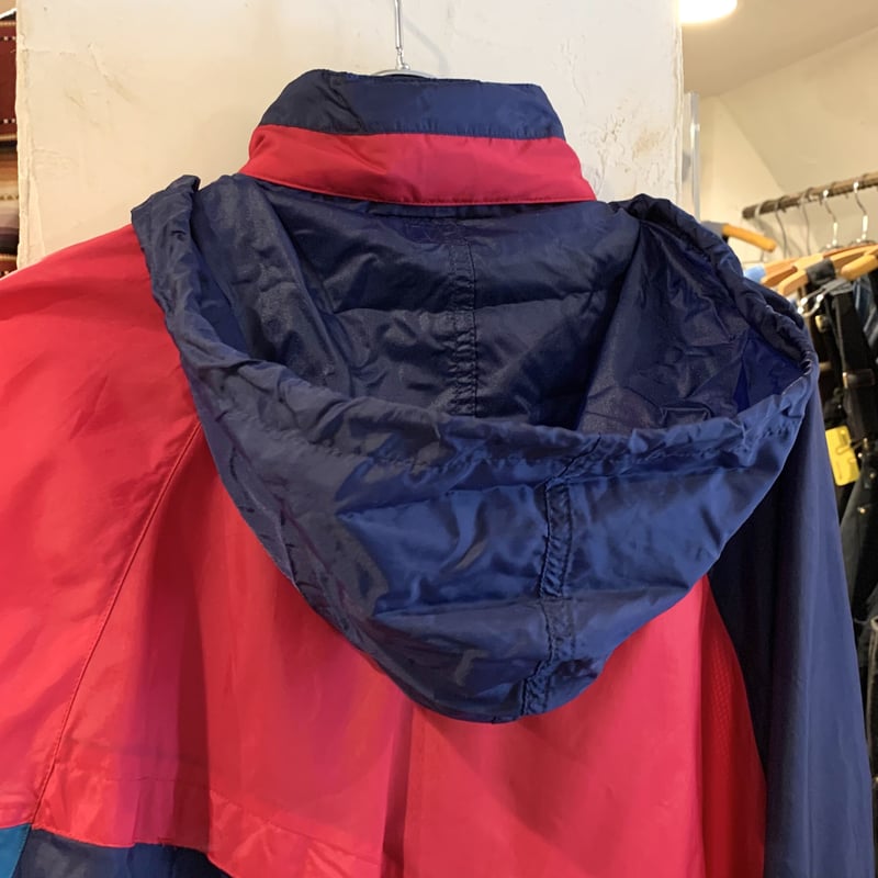 90s NIKE ナイロンジャケット シャカシャカ 切り替え 銀タグ 90s NIKE ナイロンジャケット シャカシャカ 切り替え 銀タグ