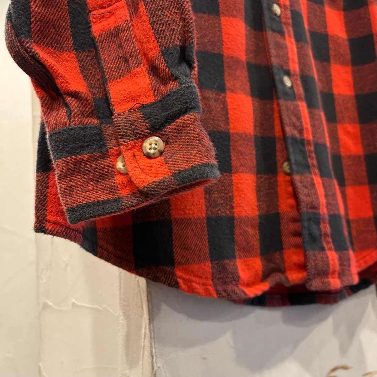 希少　carhartt カーハート　メンズ　デニムJK 裏赤チェック柄　L Carhartt（カーハート）の「Carhartt デニムジャケット（デニム