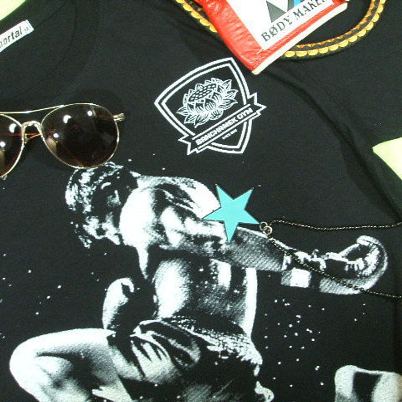 最強ブアカーオ☆美しき膝ッ！】ブアカーオTシャツムエタイ