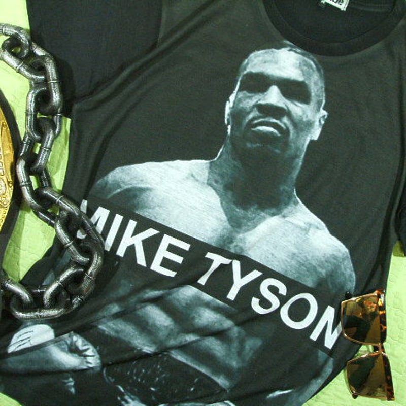 ガチでガチガチ腹筋TYSON！】マイクタイソンのTシャツマイク 