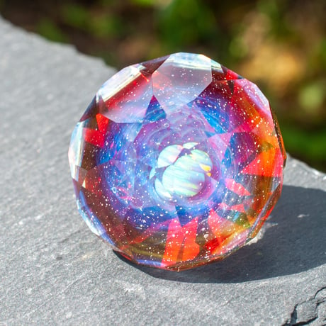 ダイヤモンド型オブジェ　宇宙　ルビー　レインボーオパール　(ボロシリケイトガラス) GN-12212