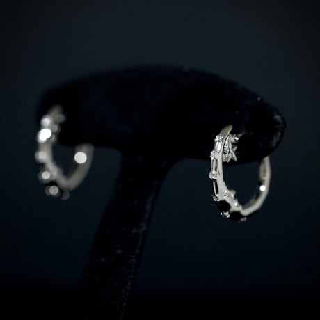 Croissant pierce K18・PT ダイヤモンド