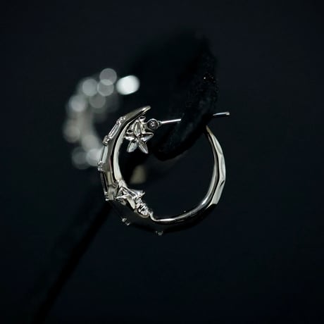 Croissant pierce K18・PT ダイヤモンド
