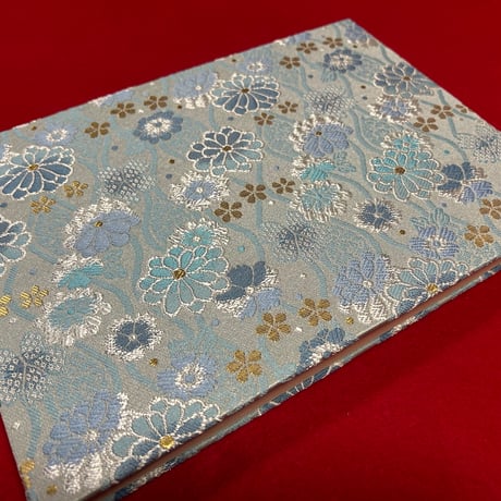 人気の菊柄 B5見開き御朱印帳 24山 バンド付き
