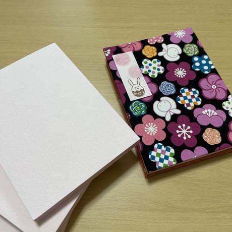 てのひら帖   うさちゃん🐰 縦12×横9センチ　24 山　きなり和紙　 neneバンド付