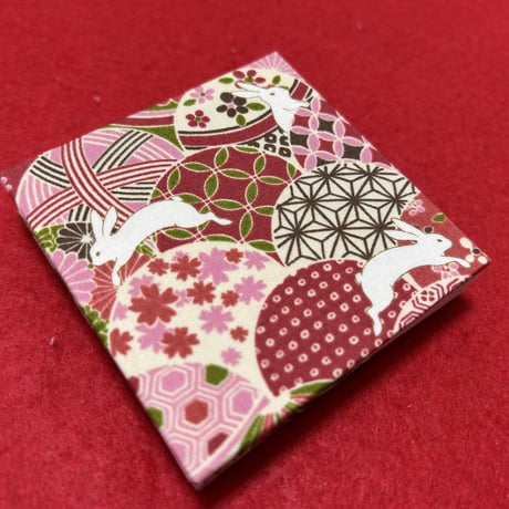 キューブ【8×8ｾﾝﾁ】鞠うさぎ　赤　きなり和紙24山　バンド付き