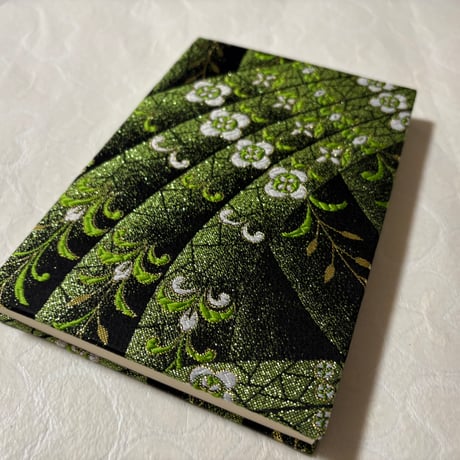 通常御朱印帳　金襴生地【彩り】18×12㍉　24山　バンド付き