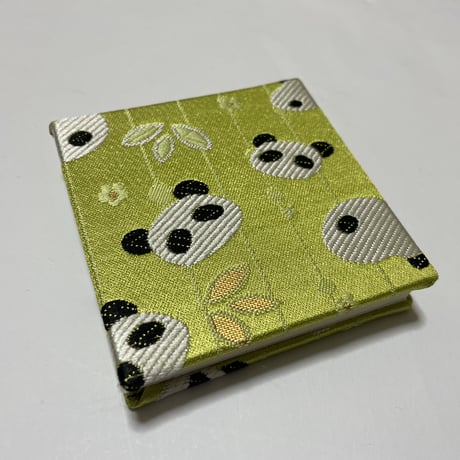【新商品】キューブ 8×8センチ 24山 きなり和紙   メロン🍈🐼　バンド付き