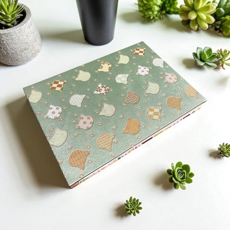 【まゆにゃん】　ステキなネモフィラ　見開き御朱印です 新商品】ミント💚ねこちゃんシルエット B5見開き御朱印帳 24 山