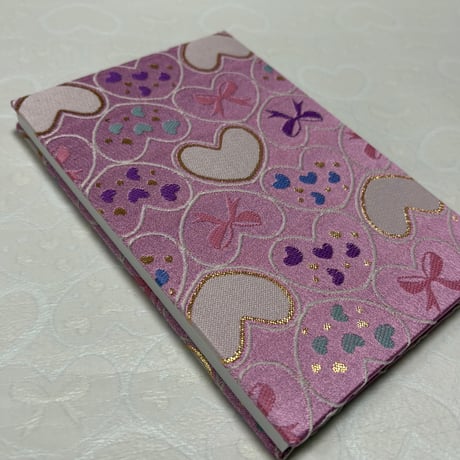 通常御朱印帳　金襴生地【ハート🎀】18×12㍉　24山　 バンド付き