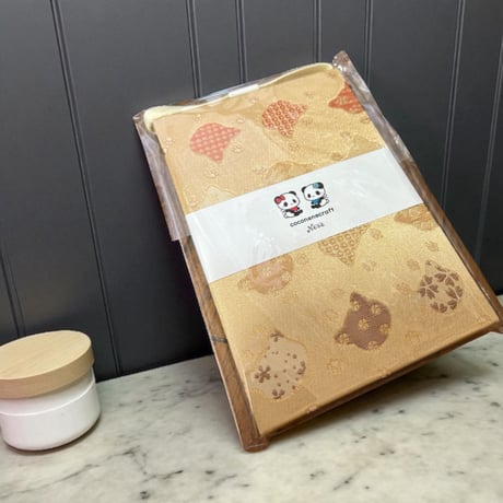 通常御朱印帳　金ねこちゃんシルエット🐱🐈‍⬛　18×12㌢　24山　バンド付き
