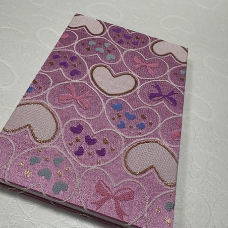 通常御朱印帳　金襴生地【ハート🎀】18×12㍉　24山　 バンド付き