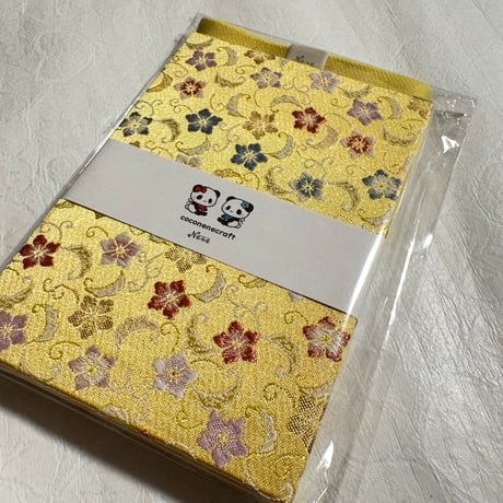 🧡白黄菊柄の通常御朱印帳【12×18】24山　バンド付き