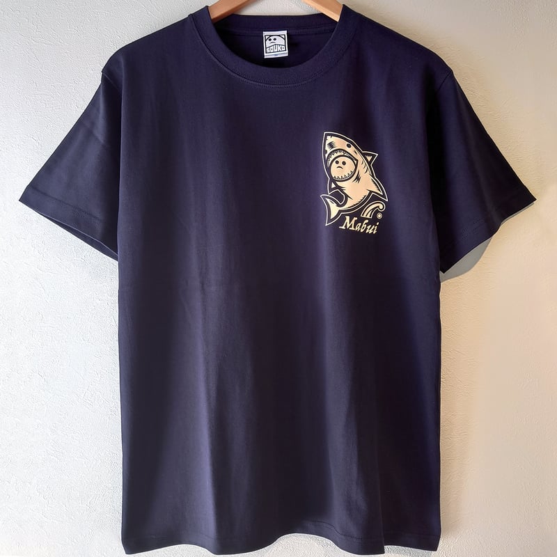 ねむねも　Tシャツ マブイくんinシャーク（ネイビー）左胸プリントも見てね！ | SOUKO