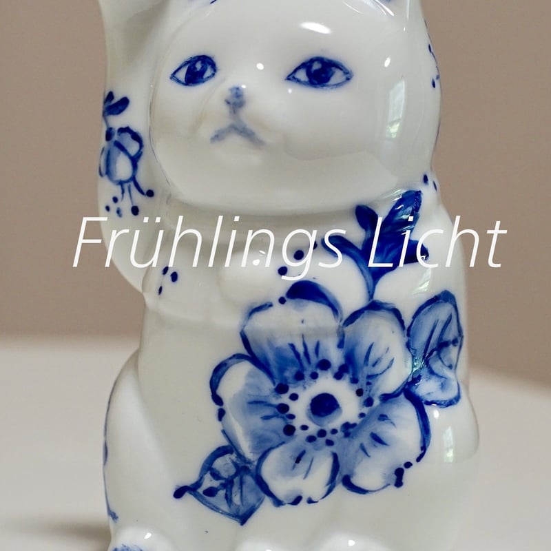 招き猫　手書き　陶器　2体　と　器 招き猫 手書き 陶器 2体 と 器