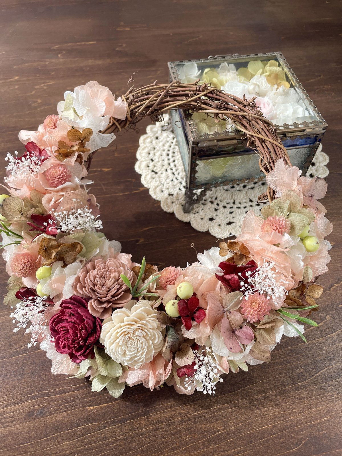アンティークピンク*ニュアンスカラー*紫陽花とソラローズのハーフムーンリースプリザーブドフラワー