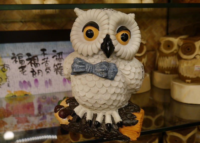 布引焼　青緑色のフクロウ置物　縁起物　オブジェ フクロウ 陶器製 不苦労 owl 布引焼 青緑色のフクロウ置物 縁起物 オブジェ フクロウ 陶器製