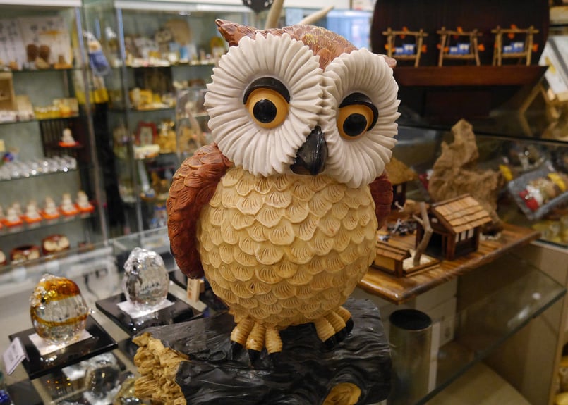 木株乗りフクロウ（茶） | ギャラリー梟 オンラインショップ