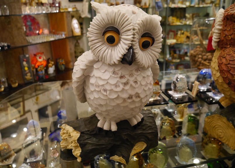 木株乗りフクロウ（白） | ギャラリー梟 オンラインショップ