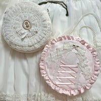 Round shoulder bag