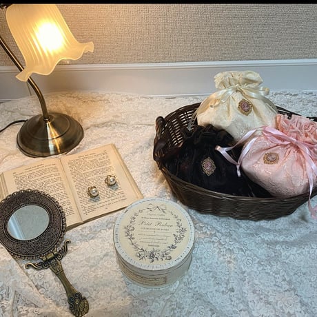 Marshmallow lace drawstring pouch(chocolate)