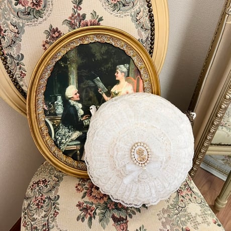 Round shoulder bag