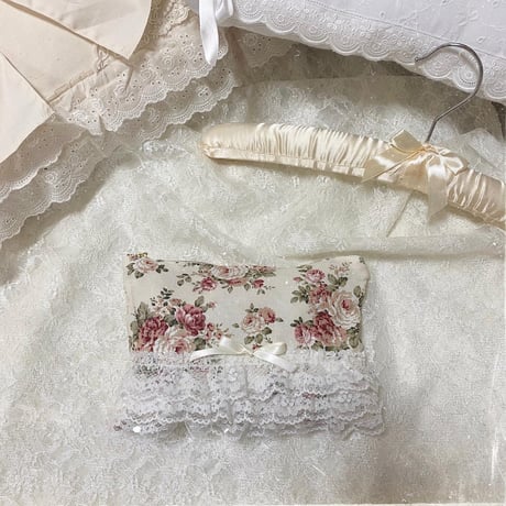Lace zipper pouch