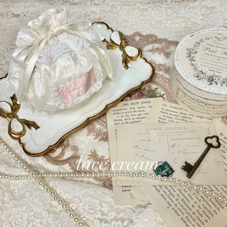 Marshmallow lace pouch