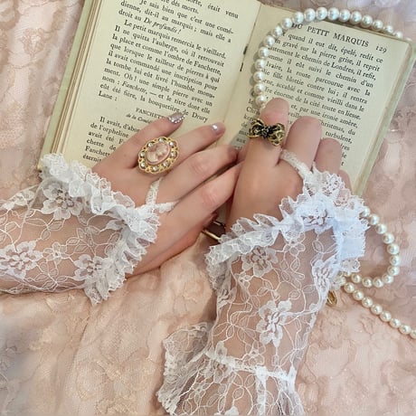 antique gold ribbon ring