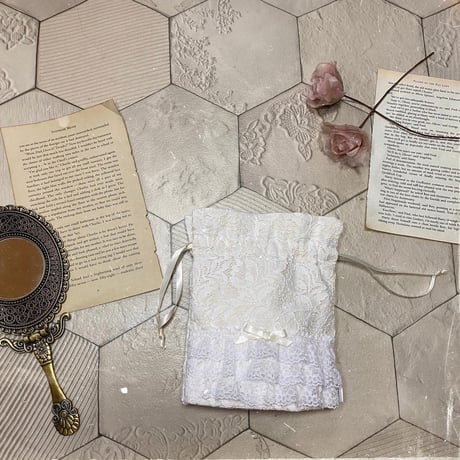Mini lace drawstring pouch③