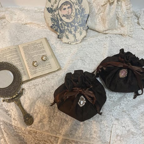 Marshmallow lace drawstring pouch(chocolate)