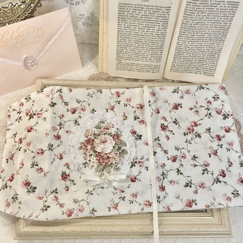 floral white book cover | Chape. floral white book cover | Chape.