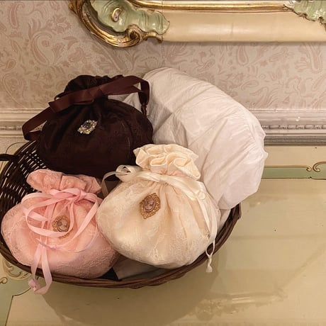 Marshmallow lace drawstring pouch(Cream)