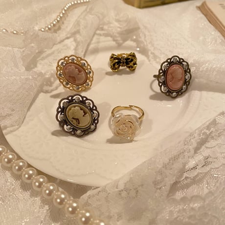 antique gold ribbon ring