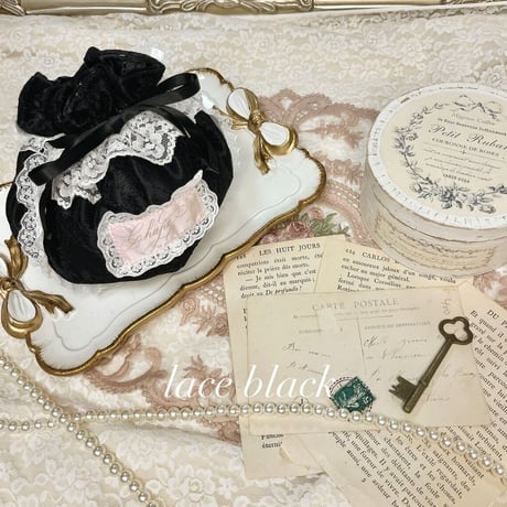 Marshmallow lace pouch