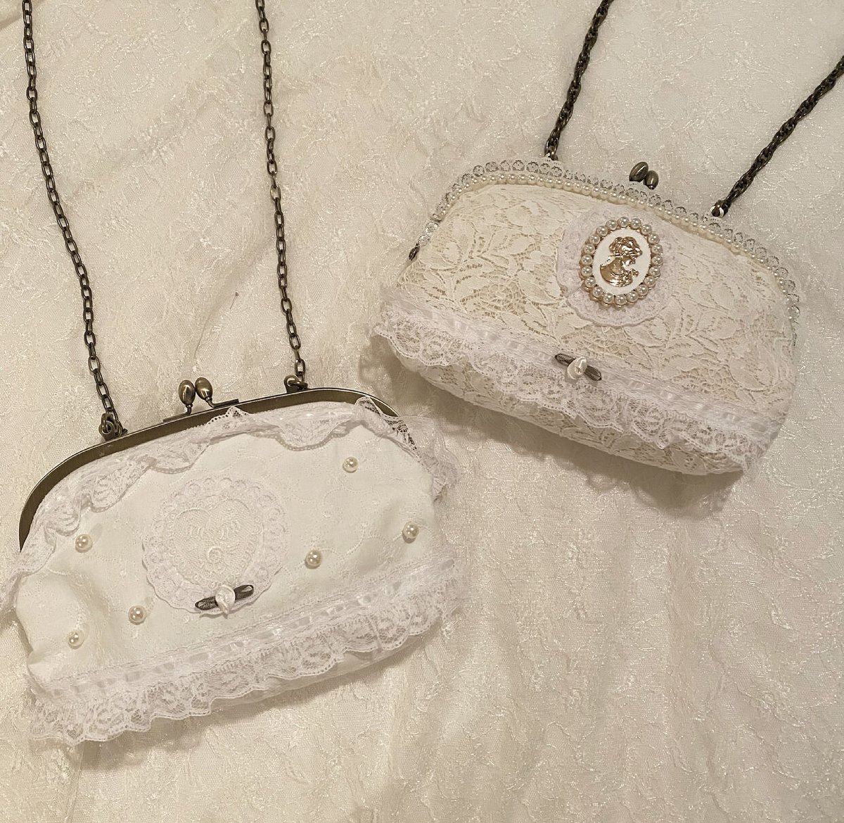 Lace cameo clasp bag | Chape