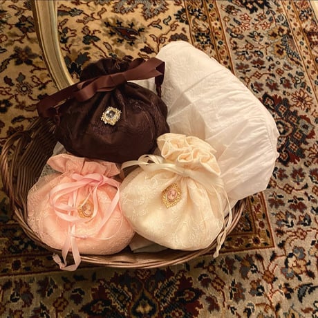 Marshmallow lace drawstring pouch(chocolate)