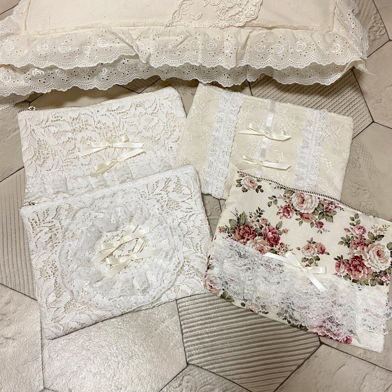 Lace zipper pouch | Chape.