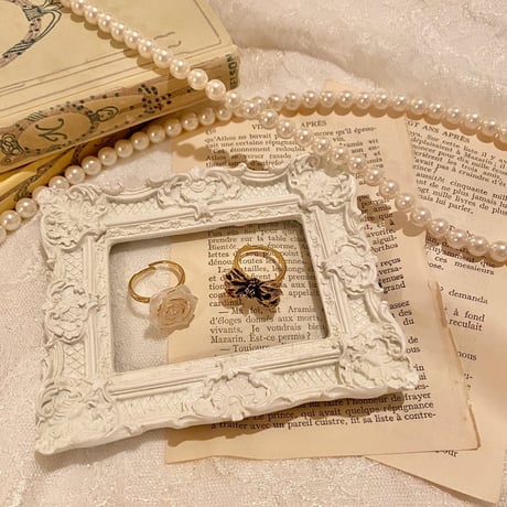 antique gold ribbon ring