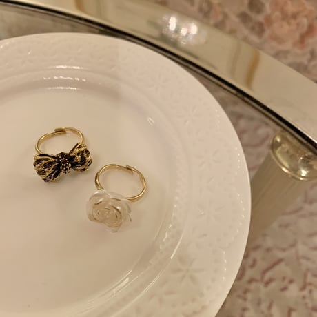 antique gold ribbon ring