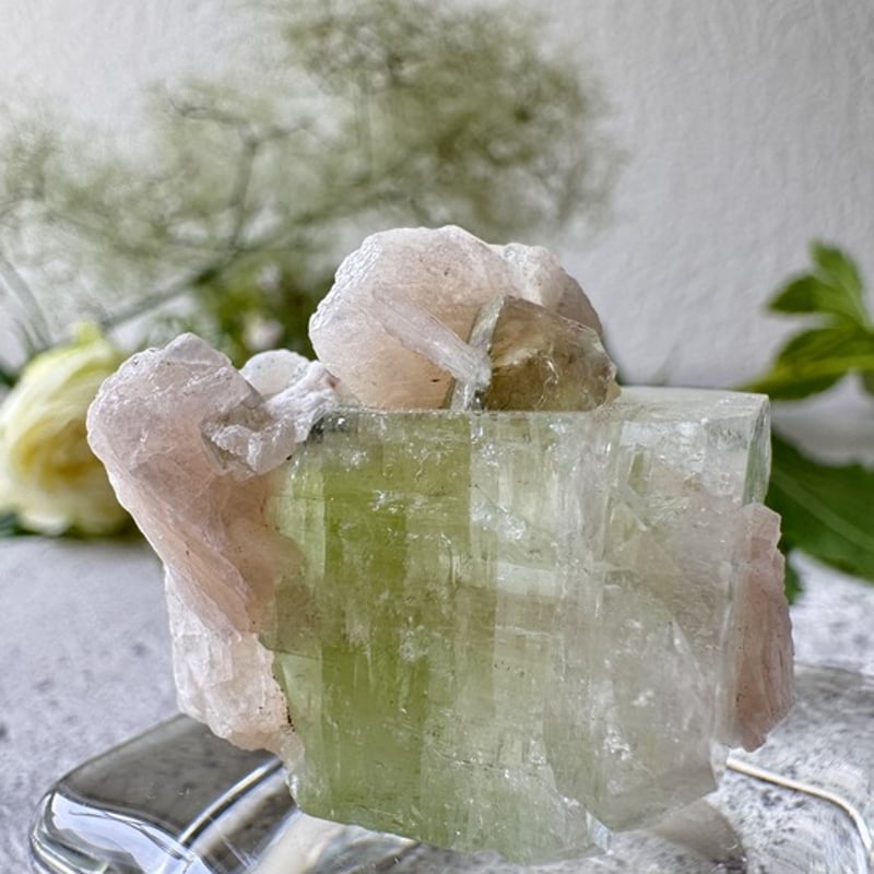 風が教えてくれる、本当の気持ち》 グリーンアポフィライト＆ピンク