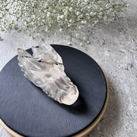 《進路を示す、光と影の航海龍》　ブラックトルマリン＆ルチル入り水晶ドラゴン