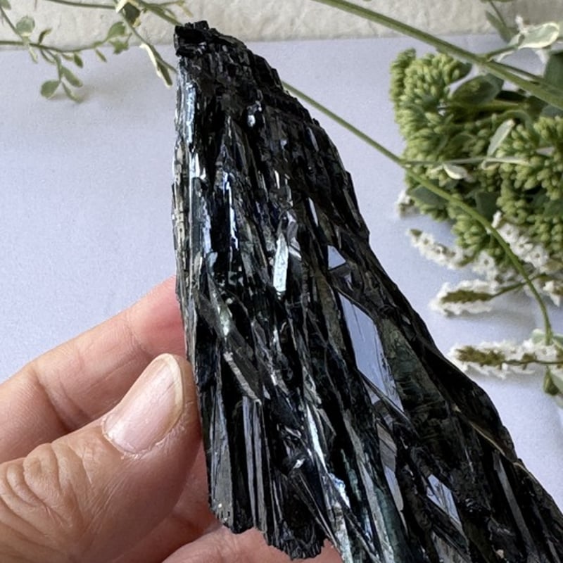 🖤《問いかける結晶──ビビアナイト原石》 | Studio Kururi