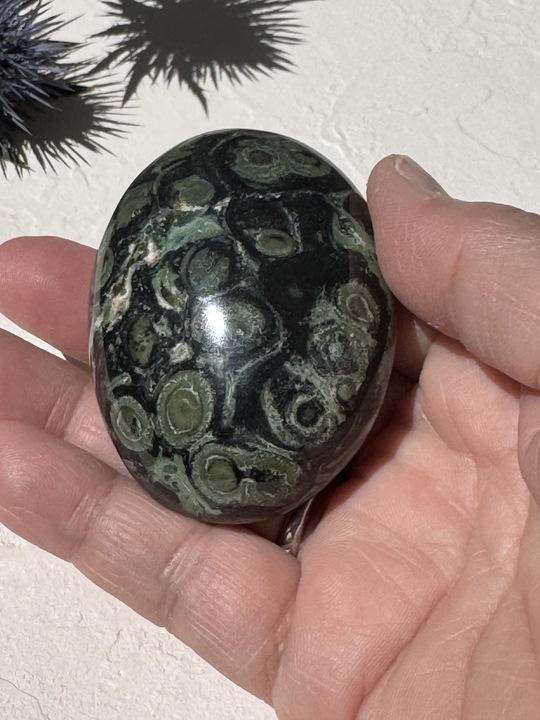 🌱カンババジャスパー ― 静かなる叡智の石 | Studio Kururi