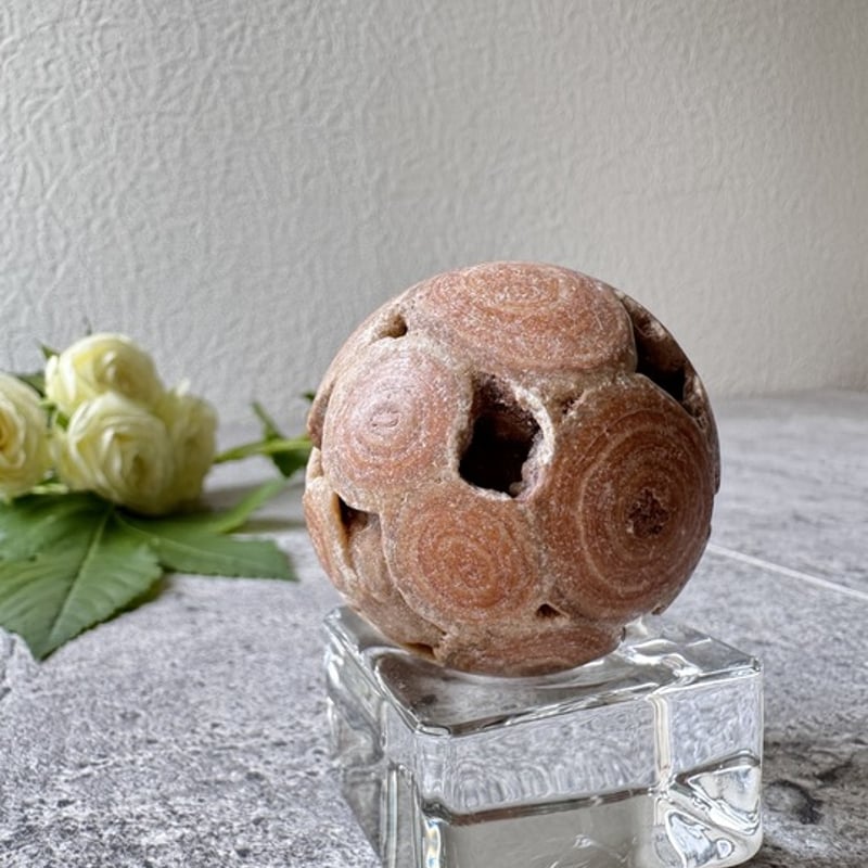 導かれる縁の記憶をたどる球体》龍宮舎利石 （りゅうきゅうしゃりせき